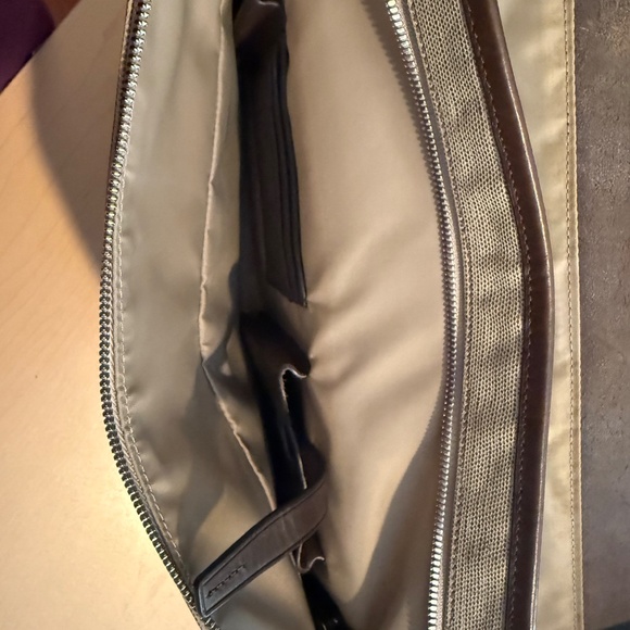 LARGE TUMI BAG - Picture 5 of 16